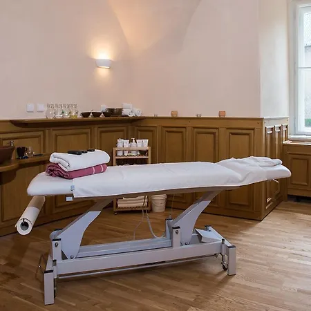 Hotel Ea Zamecky Hrubá Skála