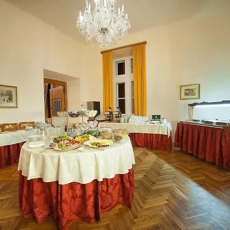 Hotel Ea Zamecky Hrubá Skála